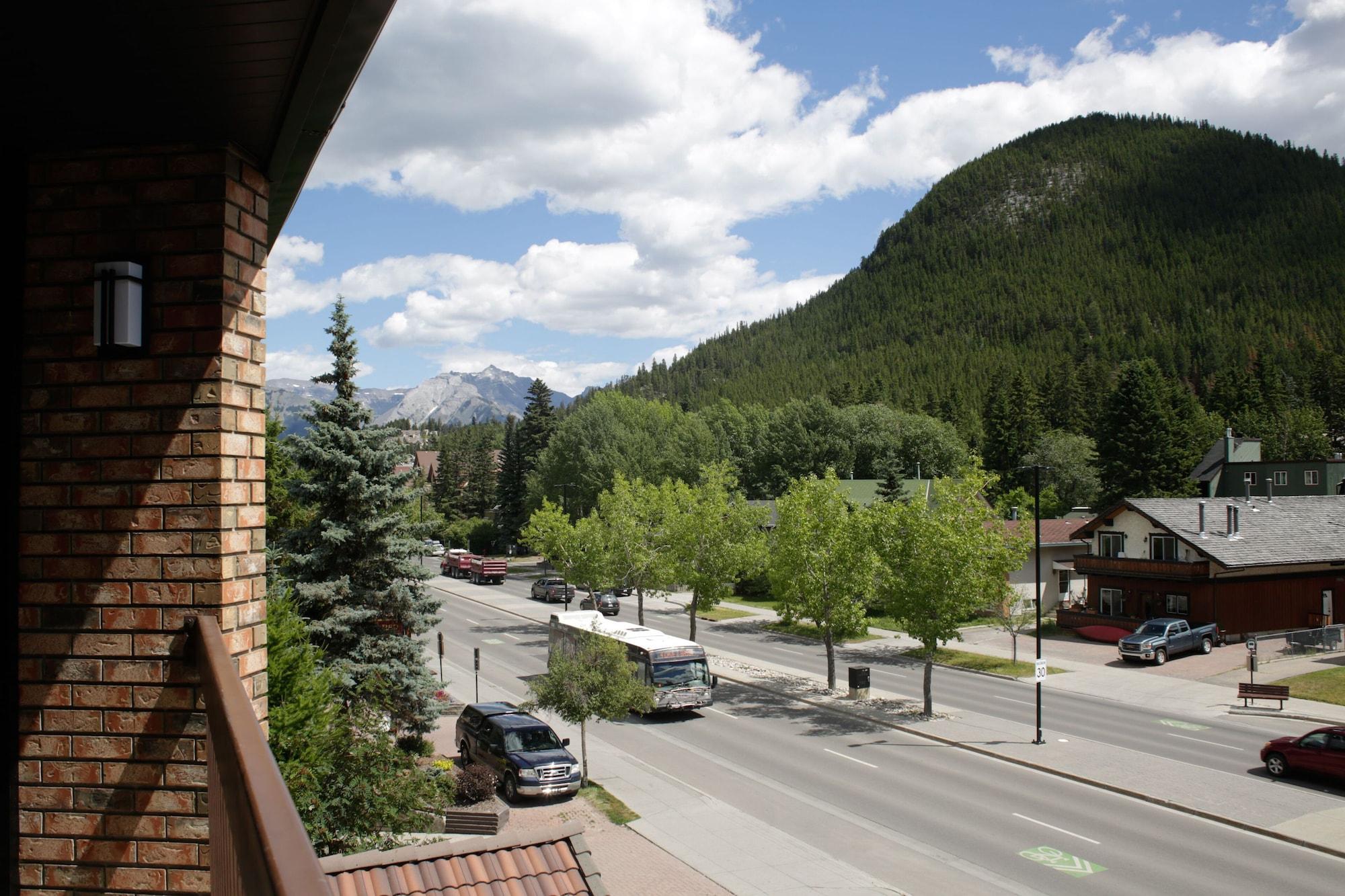 High Country Inn Banff Exterior photo